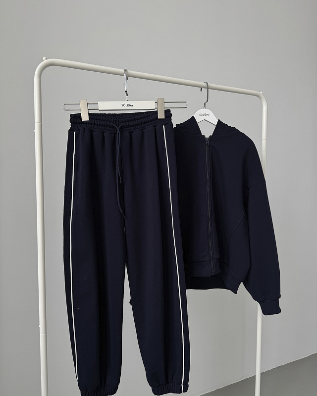 Костюм с лампасом собственного производства